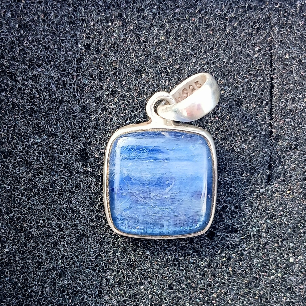 Elegant Blue Silver Pendant